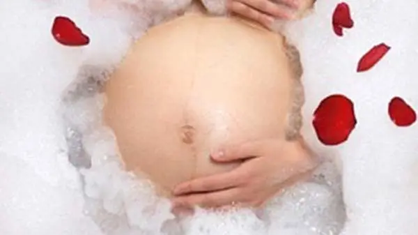 Không tắm nước nóng khi mang thai